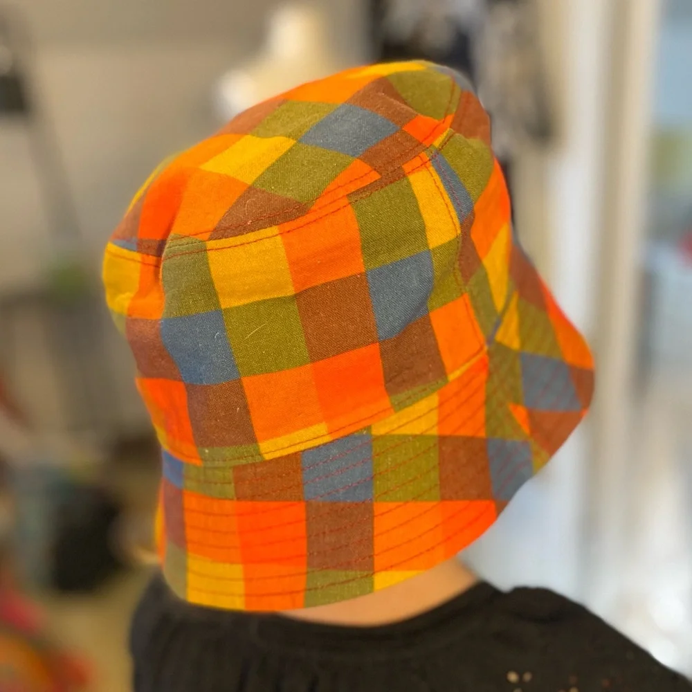 TORY BURCH Plaid Reversible Short Brim Bucket Hat NWOT - Picture 3 of 11